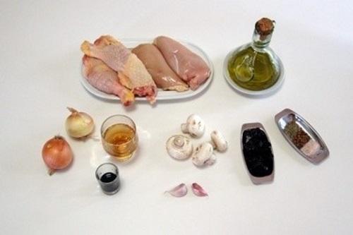 ingrediënten voor het maken van kiprolletjes