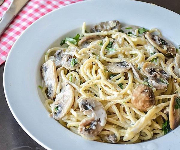 italiaanse pasta met champignons