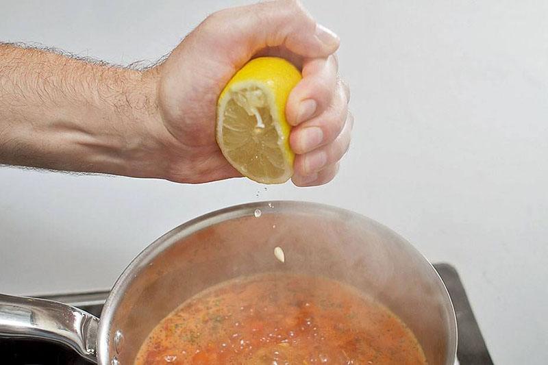 voeg citroensap toe aan de soep
