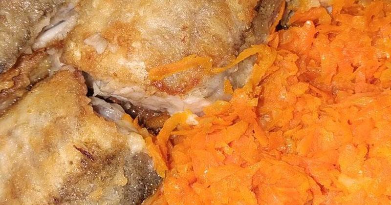 recept voor gestoofde koolvis met wortel en ui in de oven