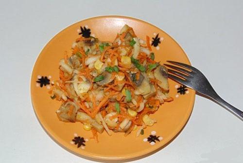 salata s kiselim gljivama i korejskom mrkvom