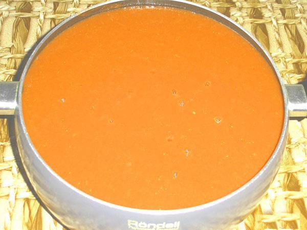 kook het sap van gele tomaten