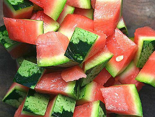 Infusies en afkooksels worden bereid van verse watermeloenschillen