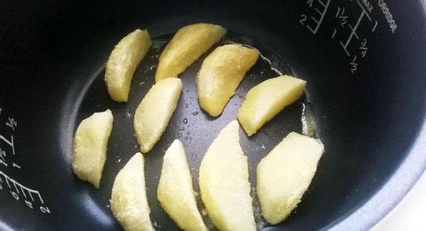 stoof aardappelen in een slowcooker