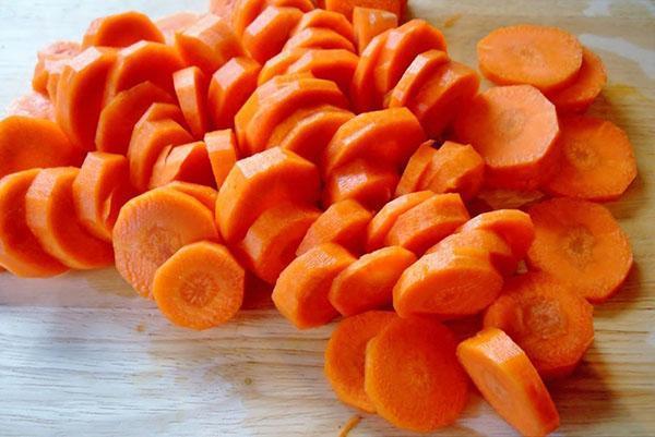 wortel in ringen snijden