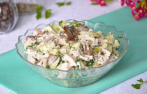 salade met kip en champignons