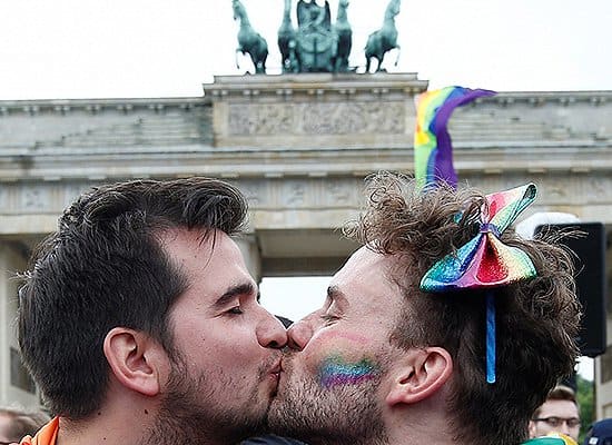 Foto via Public Radio International I 2017 sluttet det vanligvis liberale landet mot homoseksualitet seg til slutt i bevegelsen og legaliserte ekteskap av samme kjønn. Det ble det 15. landet i Europa som tillot par av samme kjønn å gifte seg.