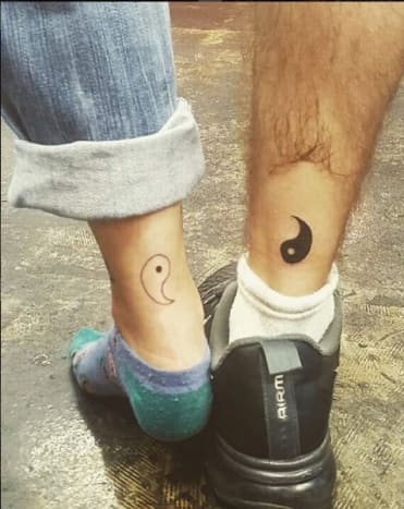 Fotó: Instagram. Alig néhány hete Jackson herceg és húga, Paris bemutatta a yin és yang tetoválások koordinálását a lábuk hátán, ami mély testvéri kötelékük szimbóluma.