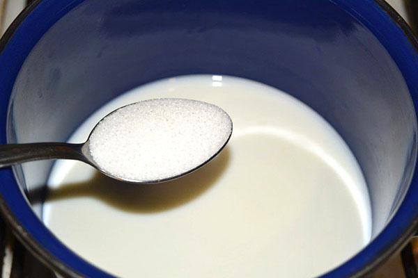 skuhati mlijeko sa šećerom