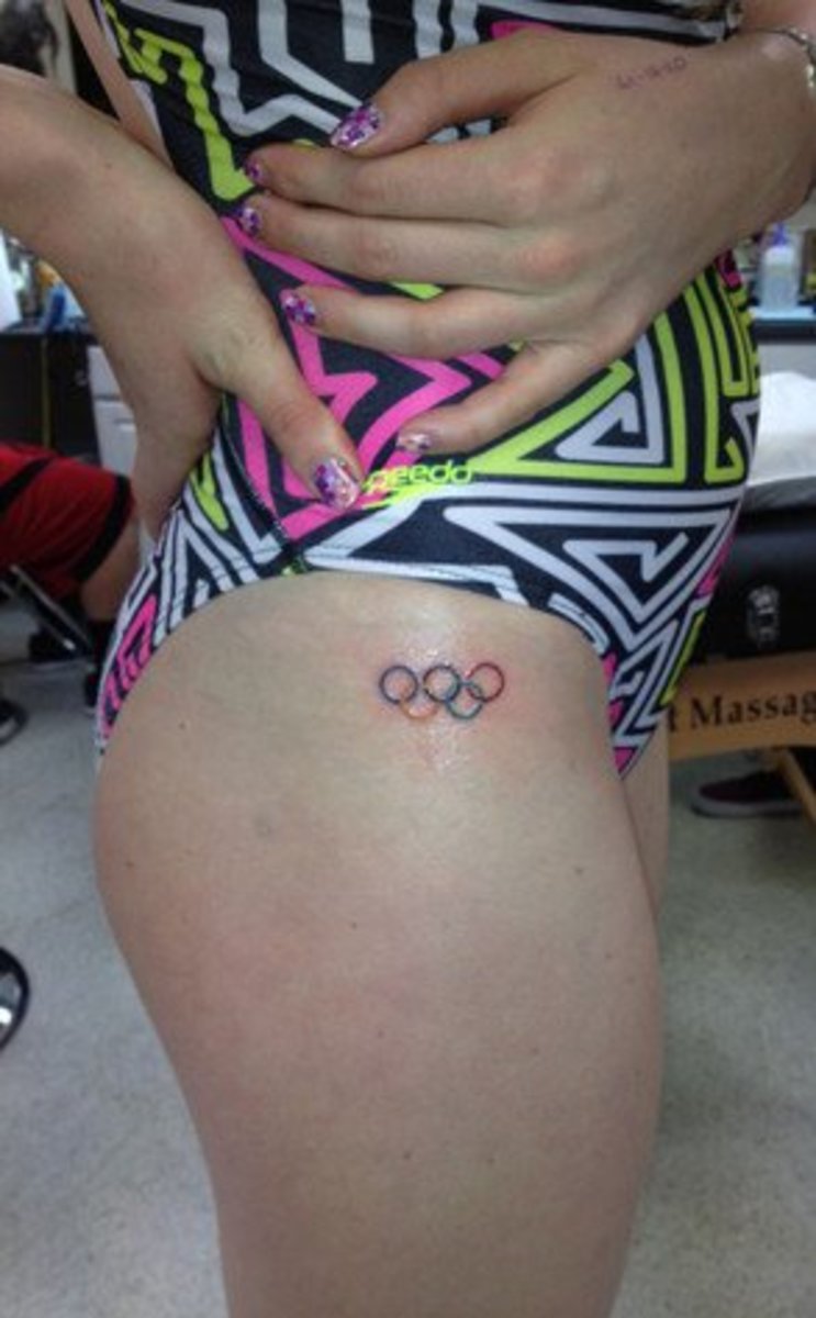 Missy Franklin olimpiai gyűrűinek tetoválása.