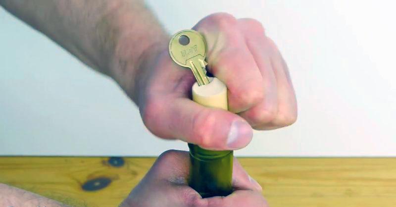kako otvoriti vino bez vadičepa pomoću ključa