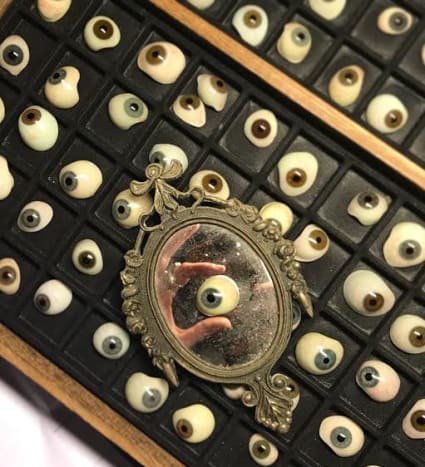En fin samling med vintage øyne i medisinsk kvalitet fra Oddball Oddity!