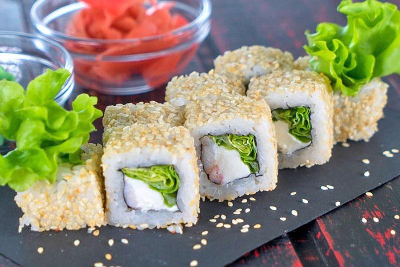 sushi caesar rolls met kip