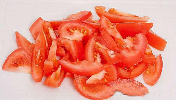 rajčice narežite na pola prstena