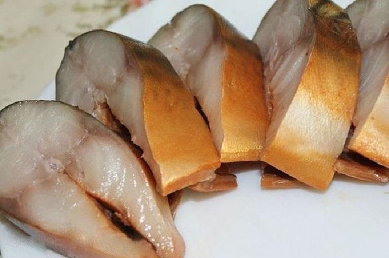 het lekkerste recept voor makreel in uienschillen en vloeibare rook