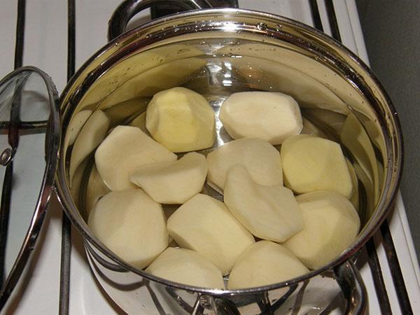 kook geschilde aardappelen