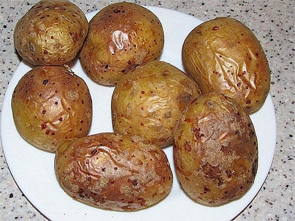 schil gebakken aardappelen