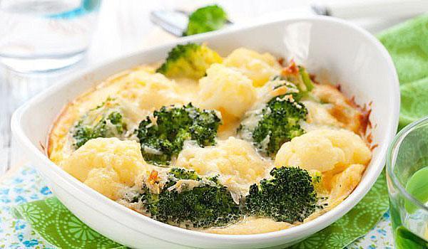 braadpan van broccoli en bloemkool