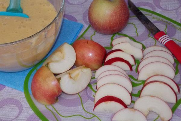 priprema jabuka za šarlotu