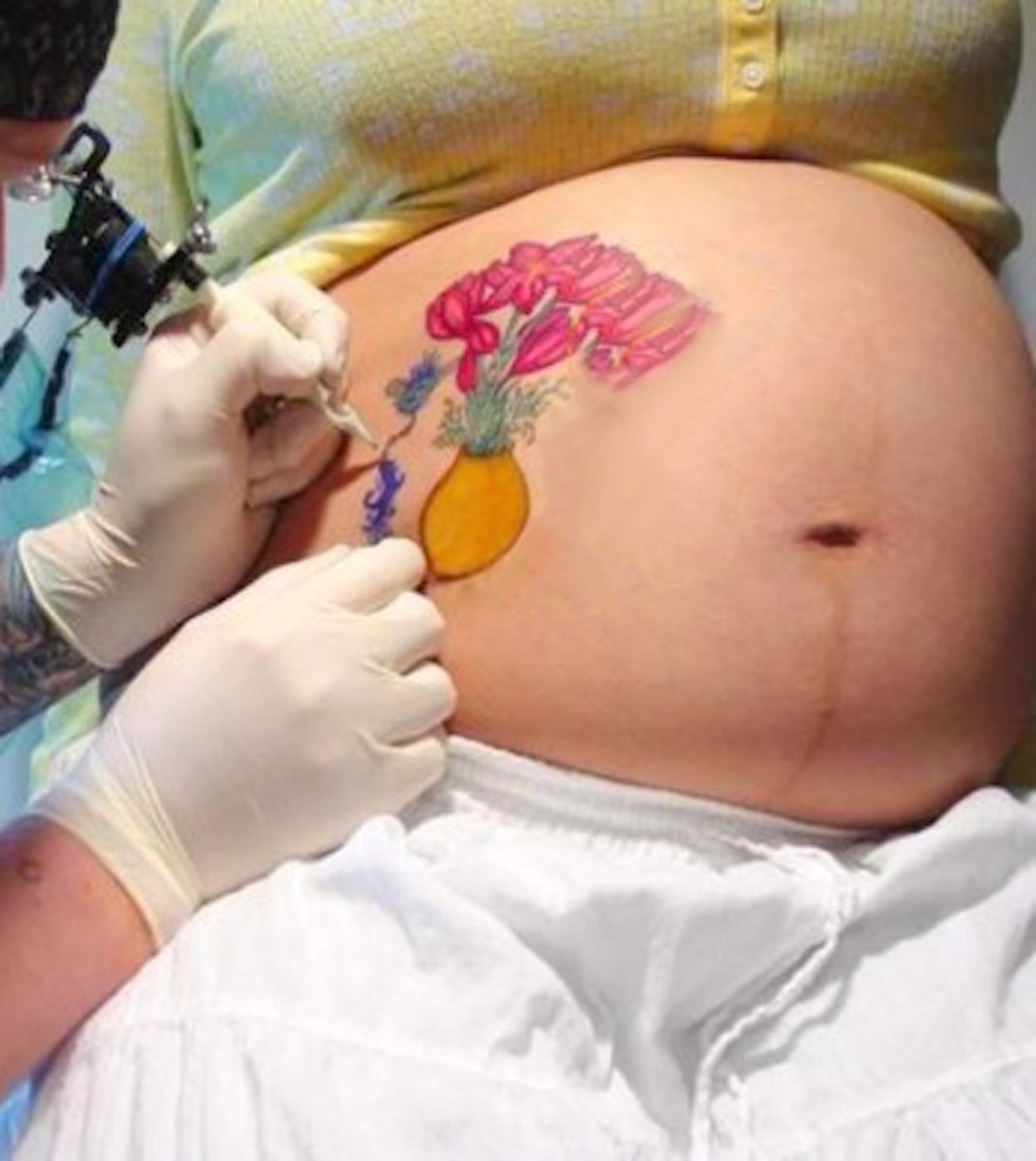 terhes tetoválás