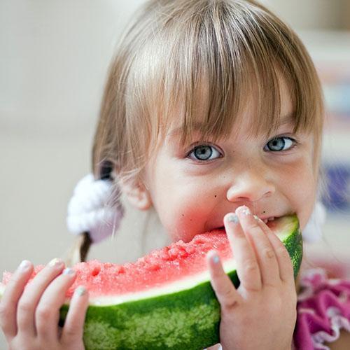Watermeloen kan worden gebruikt door kinderen ouder dan een jaar