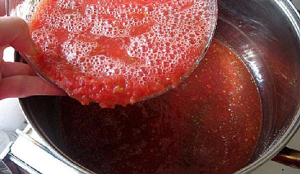 kook tomatenmassa met kruiden