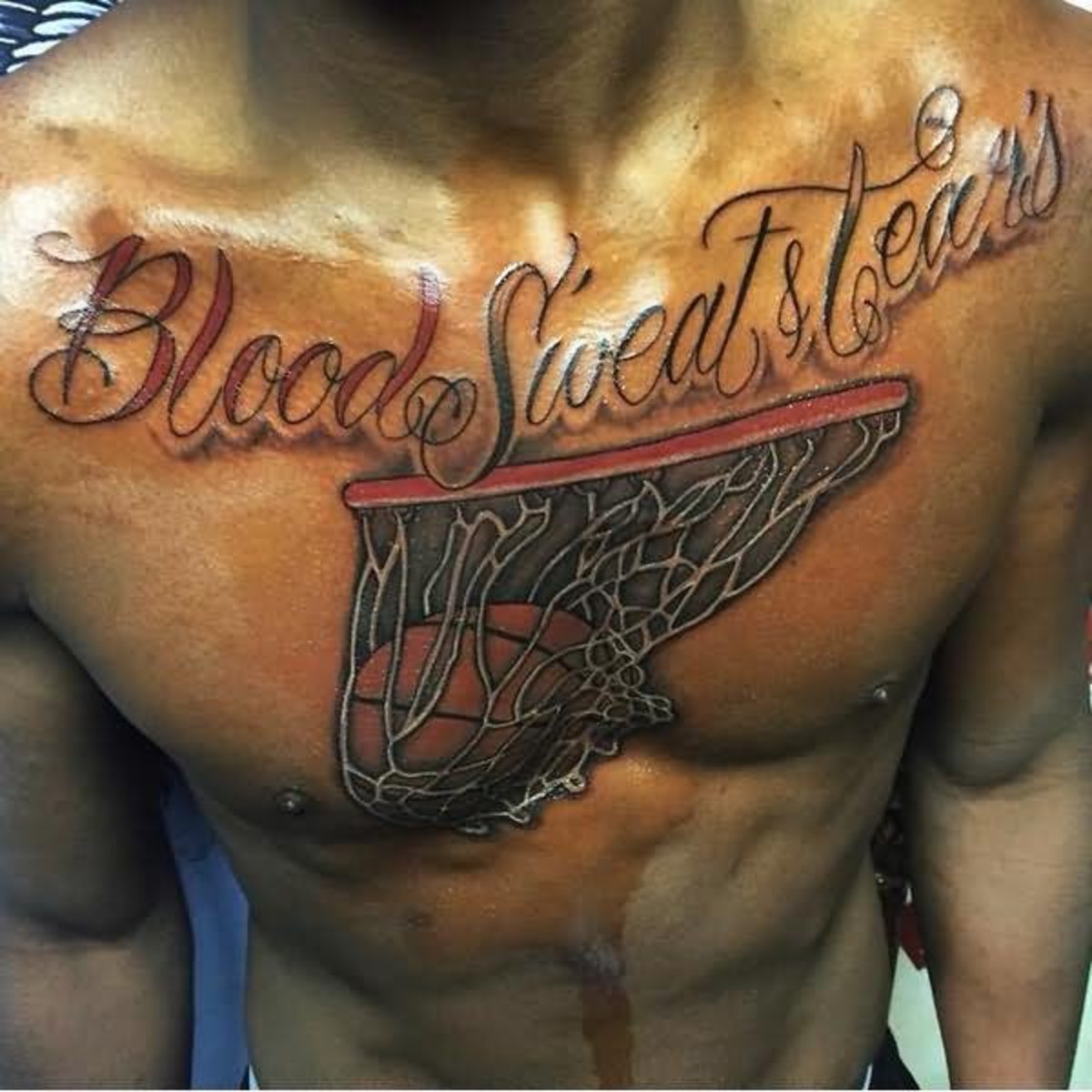 Blod-svette-tårer-basketball-i-kurv-tatovering-på-bryst