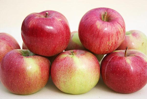 sočne ukusne jabuke