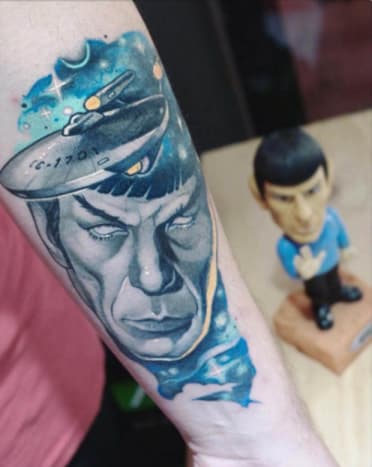 Imádjuk ezt a kísérteties Mr. Spockot, amelyet Gianpiero Cavaliere tetovált.