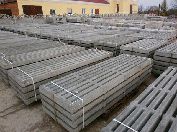 Speciale betonplaten voor vloeren en scheidingswanden in een varkensstal