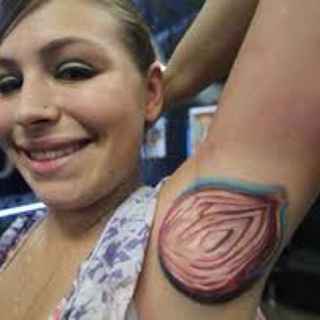 Ostoba tetoválás - minden idők legrosszabb tetoválása!