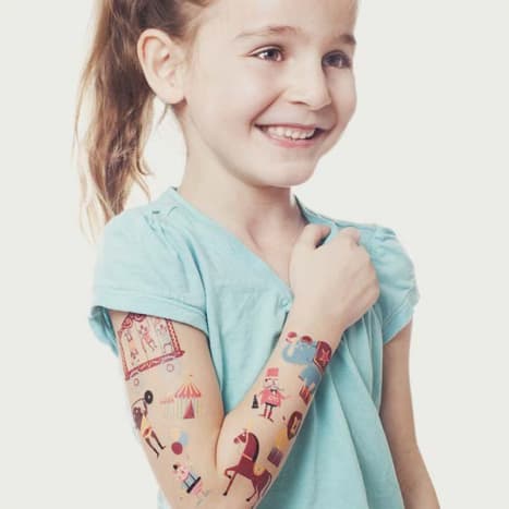 Ha bármit megtudtál ezekből a szörnyű történetekből, akkor tetováld a gyerekeket, mielőtt törvényesen beleegyeznek a gyermekek bántalmazásába. Függetlenül attól, hogy saját maga festi be őket, vagy van