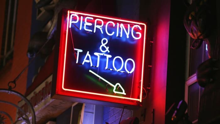 En anonym tatoveringsbutikk publiserte nylig et samspill mellom seg selv og en potensiell klient på Reddit som har fått stor oppmerksomhet i media.
