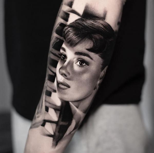 Realizmus híresség portré tetoválás