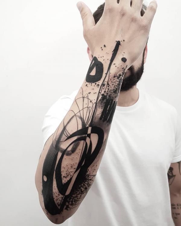 absztrakt tetoválás stílus