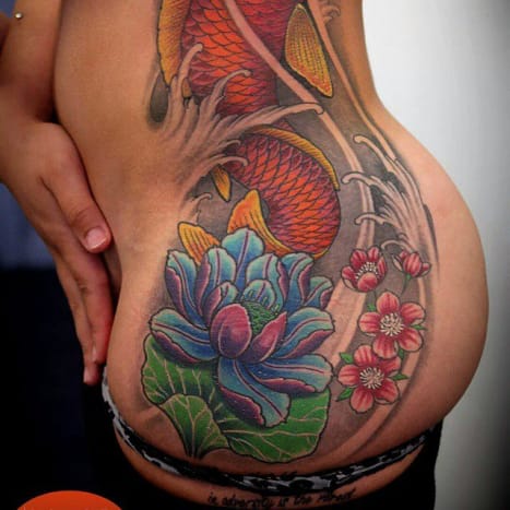 A női csípő áramlása tökéletes vászon egy ázsiai motívum tetováláshoz.