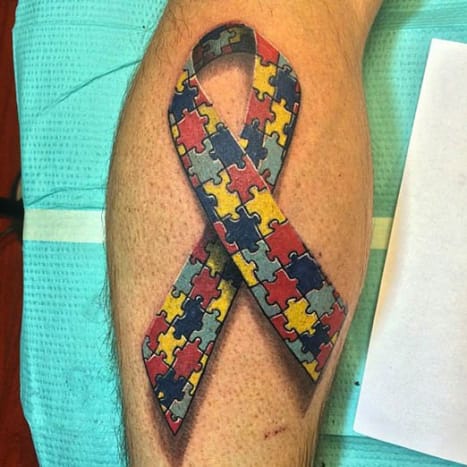 En 3D -tatovering for å støtte autisme.