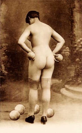 Foto via Musee de La Boule Postkort som skildrer Fanny, som en parisisk Pin-Up, ble distribuert over hele Frankrike.