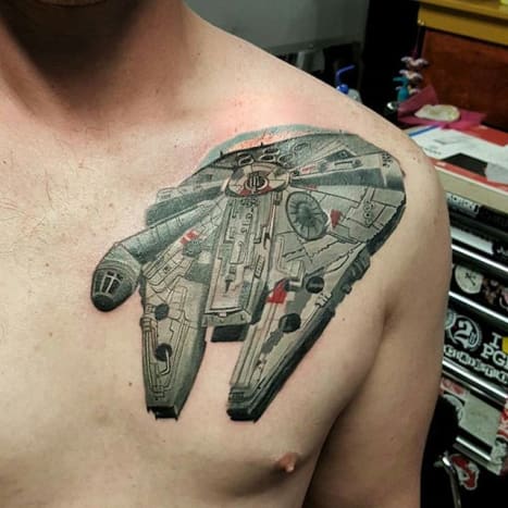 Ezeréves sólyom tetoválás