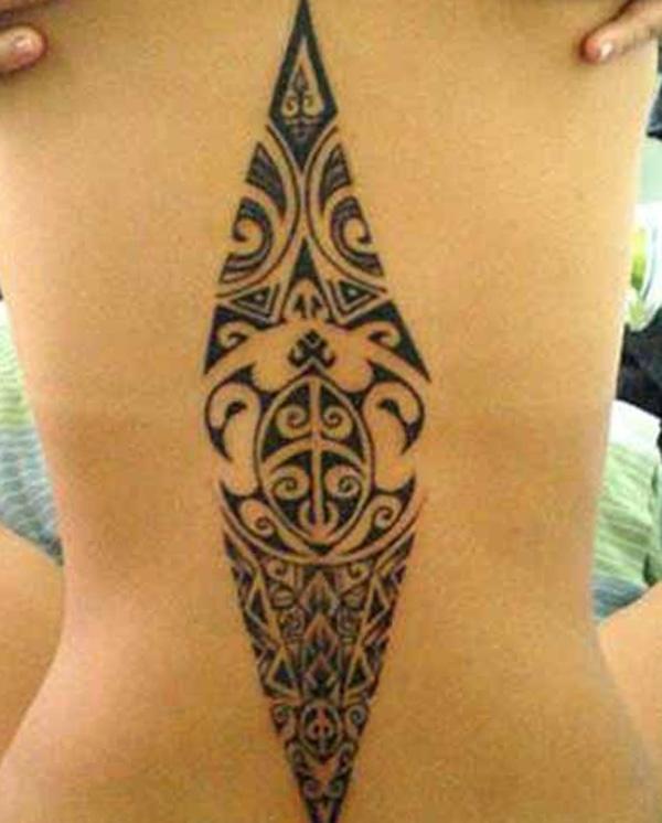 Polinéz medve mancs tetoválása nőknek