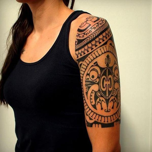 Marquesan tatoveringsdesign med halv erme for kvinner