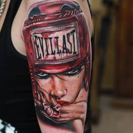 Litt bedre detalj om den fantastiske tatoveringen av Rich Pineda.