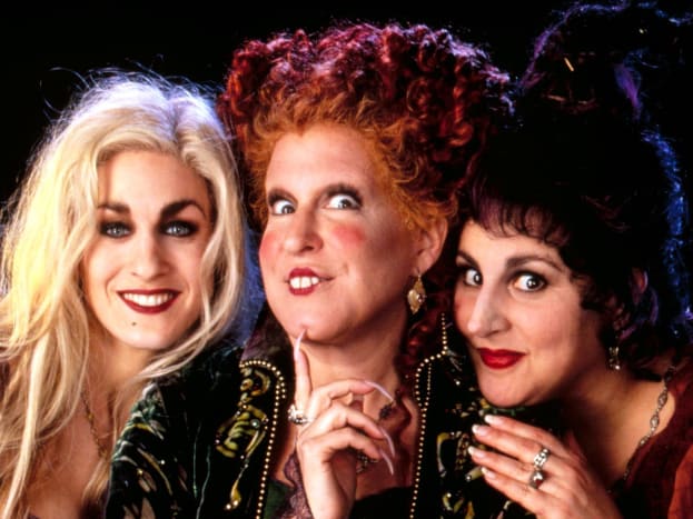 אולי שלישיית המכשפות המפורסמת ביותר בהיסטוריה, אחיות סנדרסון האירו את המסך ב קלאסיקה הפולחן של הוקוס פוקוס ב -1993.