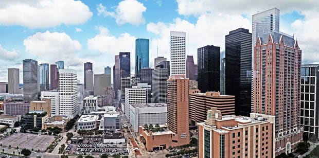 13. Houston Houston kicsit meglepett minket, mivel könnyű elfelejteni, hogy több mint 2 millió emberük van. A városnak nemcsak 153 tetoválóüzlete van, hanem lakói is rengeteg időt töltenek az Inkedmag.com webhelyen. Kösz!