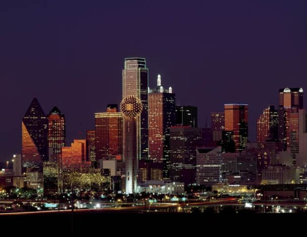 10. Dallas Ennek a kiterjedt texasi városnak a tömeges lakossága hosszú távon bántotta, Dallas egy főre a 27. volt. Ez meglepő, mivel a város a tetoválásokba kezd a Google szerint.