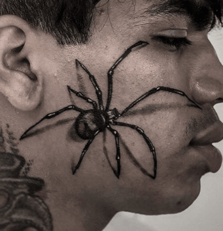 Ez a tetoválás egyszerre ijesztő és félelmetes.