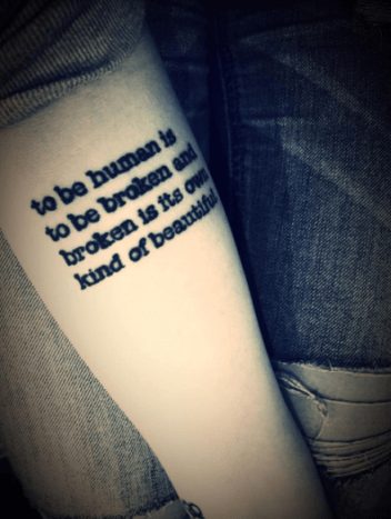 dikt tatovert på armen