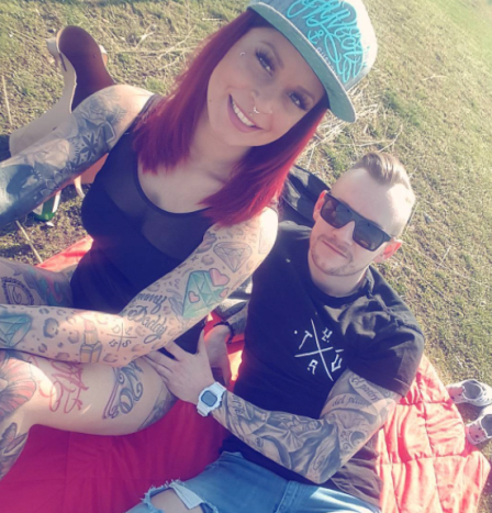 tatoverte par på gress