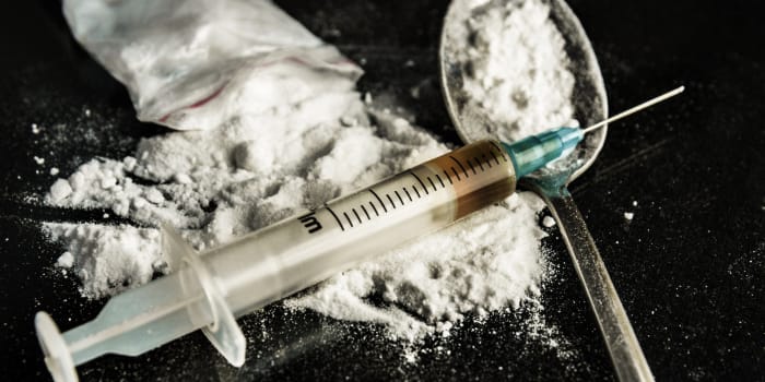 Narkotikasprøyte og kokt heroin på skjeen