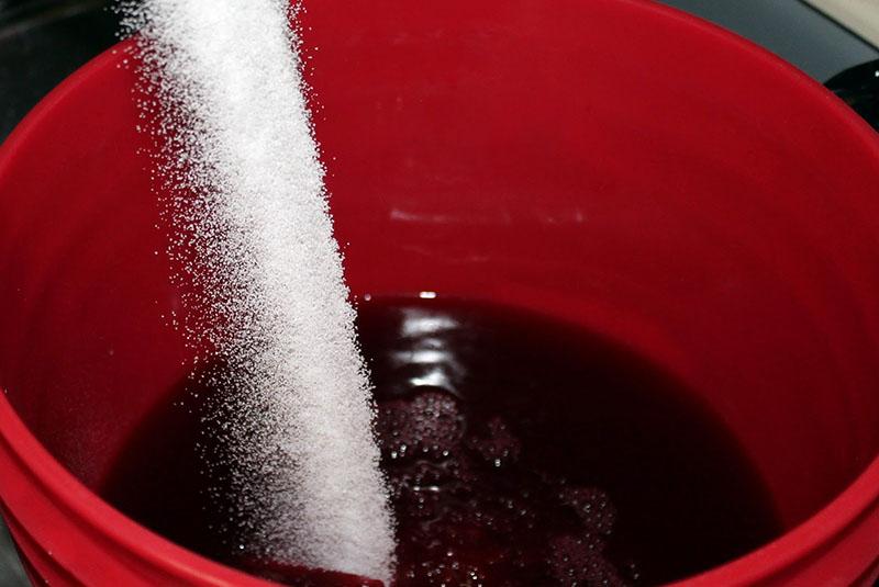 suiker toevoegen aan sap